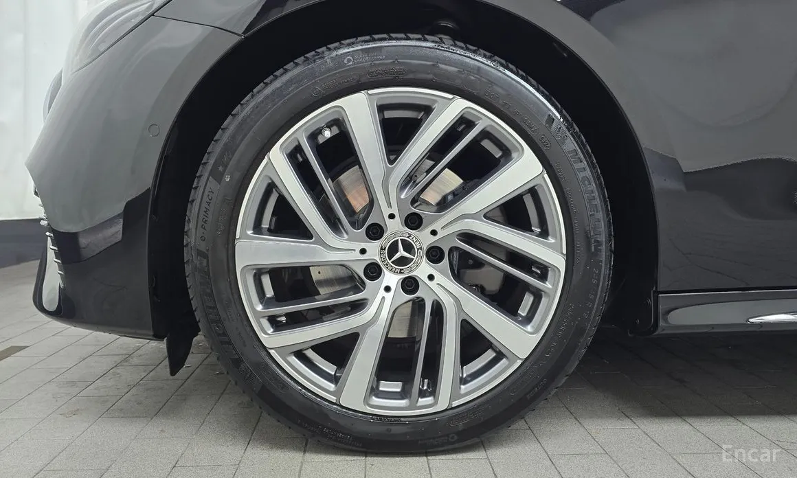 Фото 5 - Mercedes-Benz E-Class