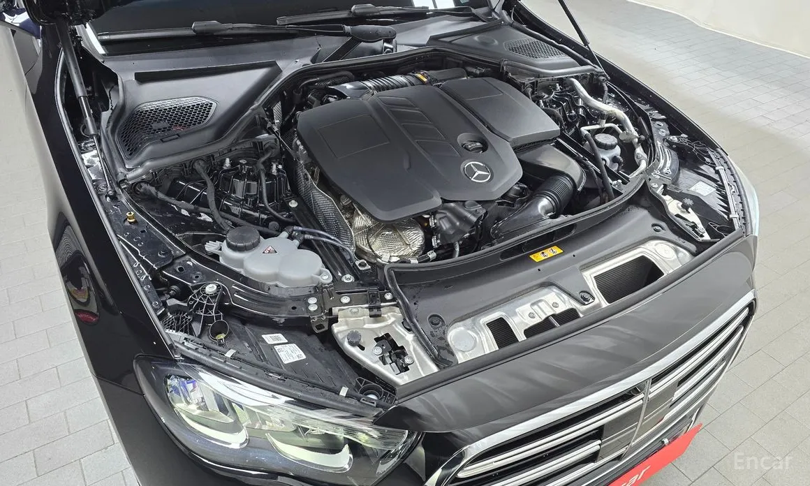 Фото 6 - Mercedes-Benz E-Class