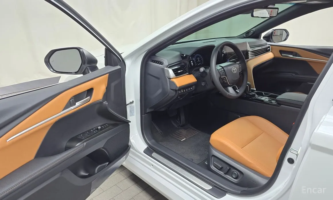 Фото 10 - Toyota Camry