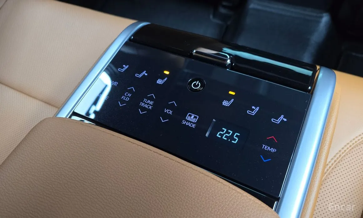 Фото 18 - Toyota Camry