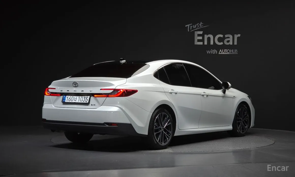 Фото 2 - Toyota Camry