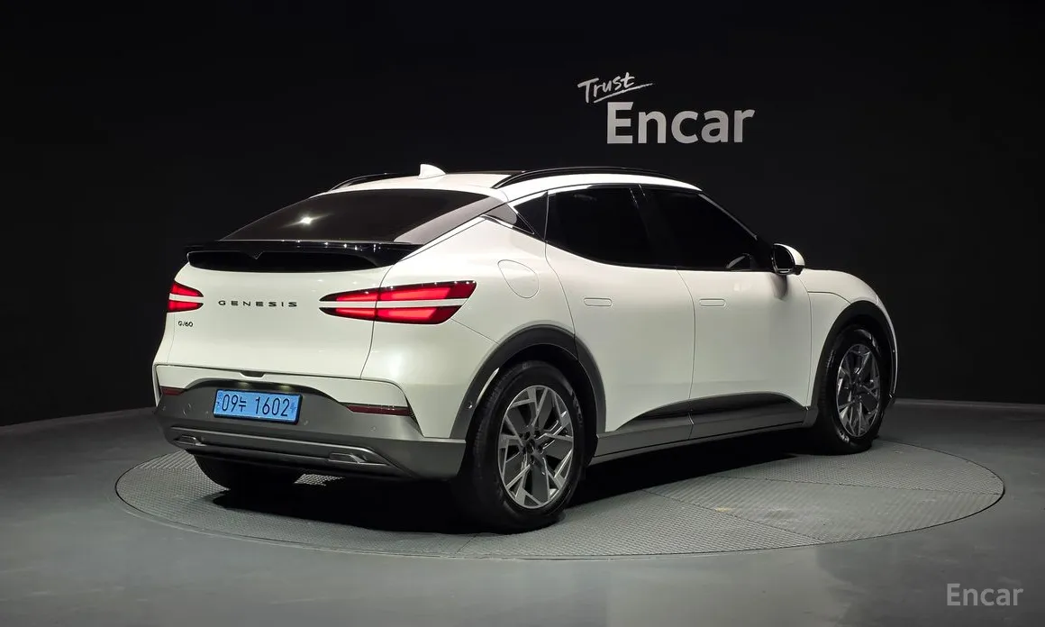 Фото 2 - Genesis GV60