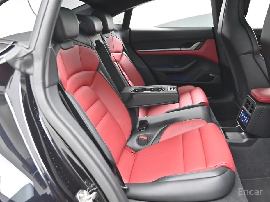 Фото 12 - Porsche Taycan