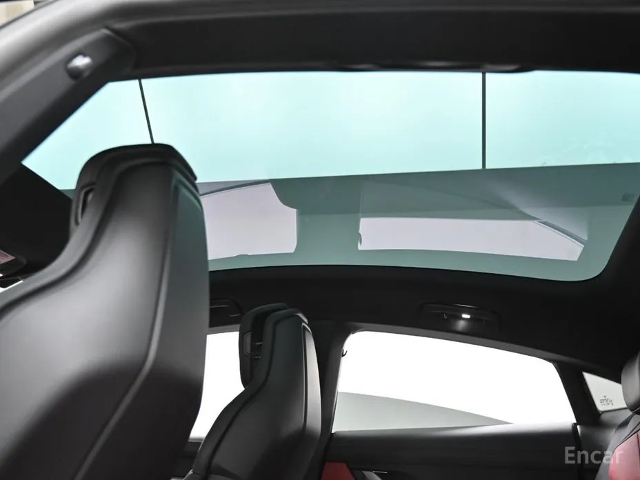 Фото 19 - Porsche Taycan