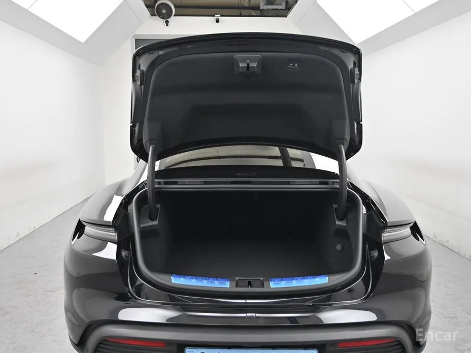 Фото 20 - Porsche Taycan