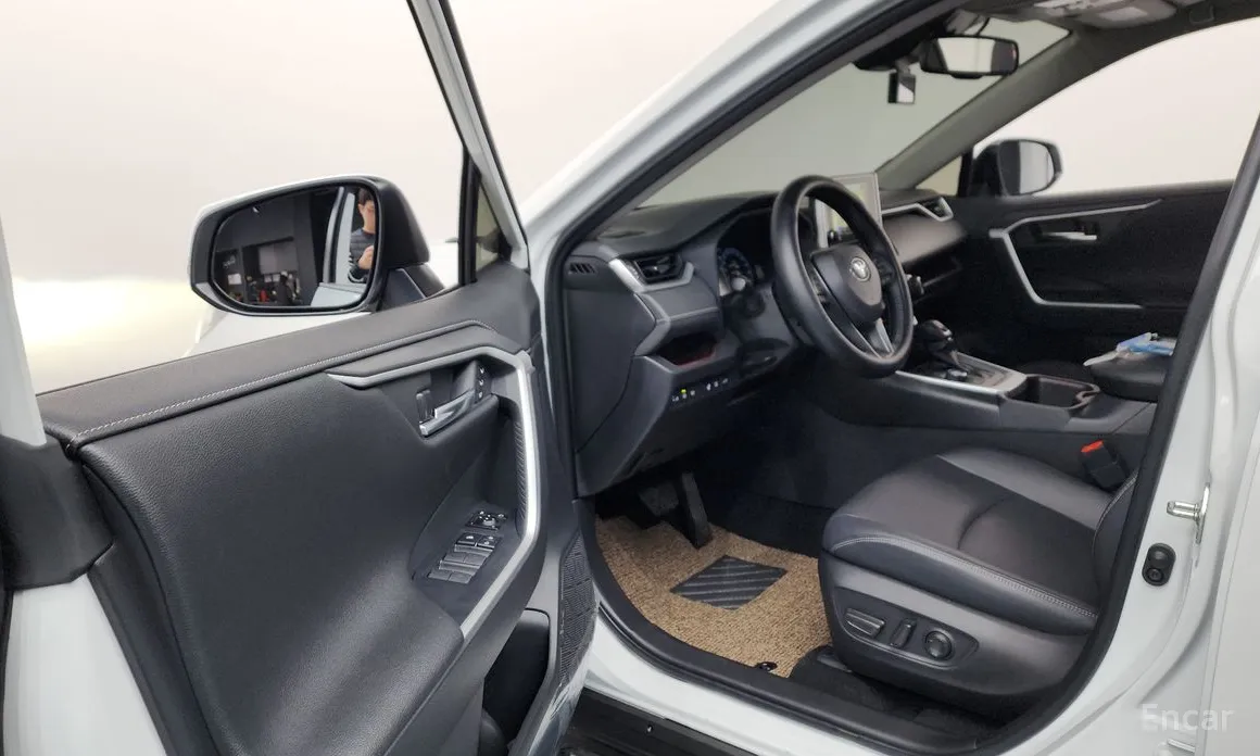 Фото 10 - Toyota RAV4