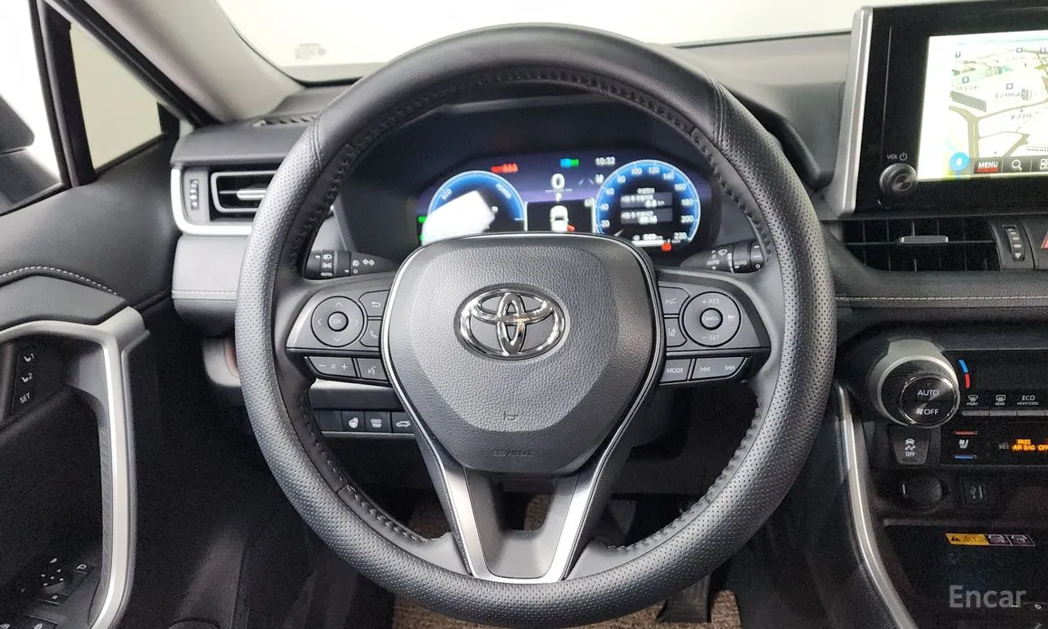 Фото 13 - Toyota RAV4