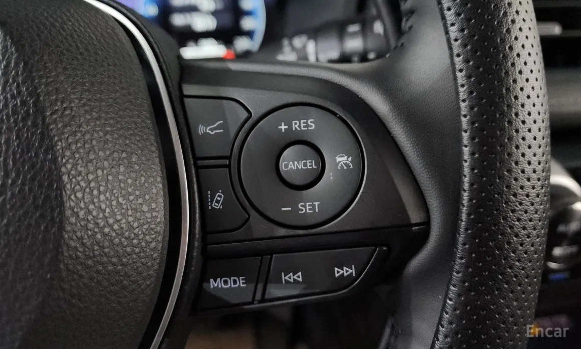 Фото 14 - Toyota RAV4