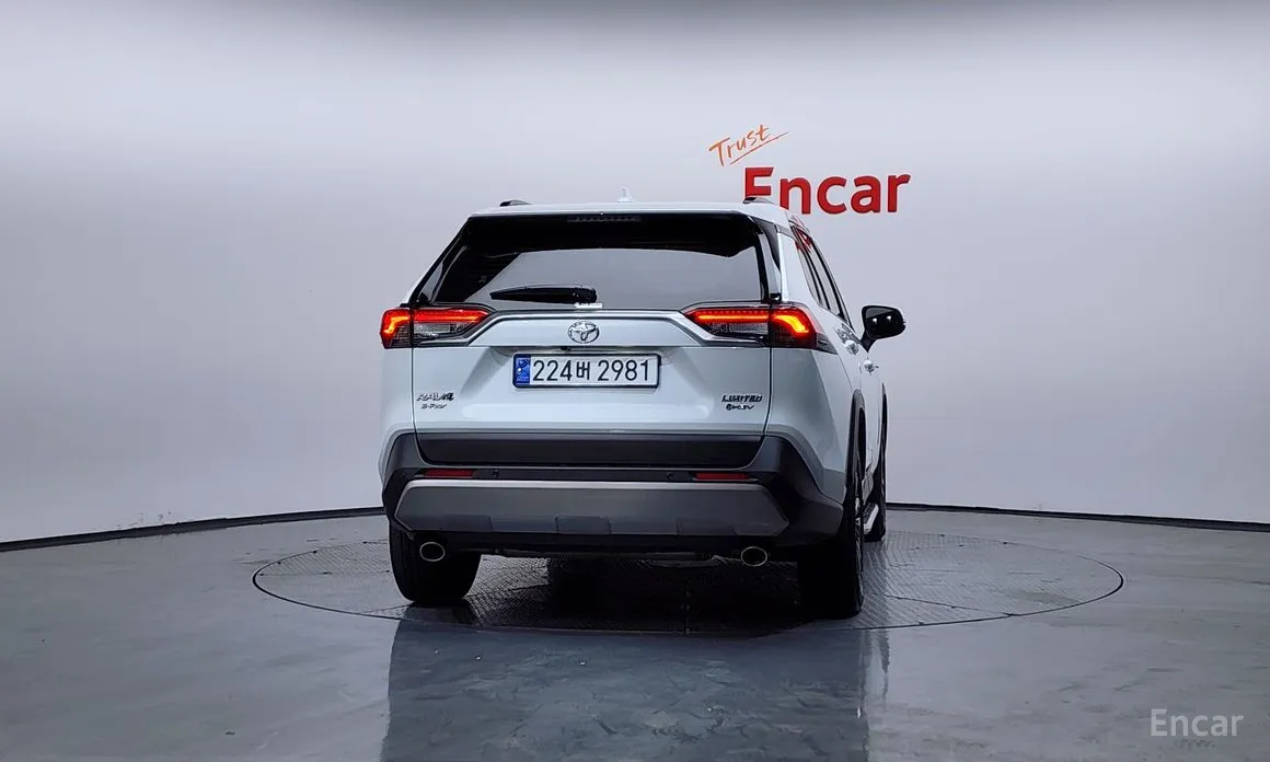 Фото 4 - Toyota RAV4