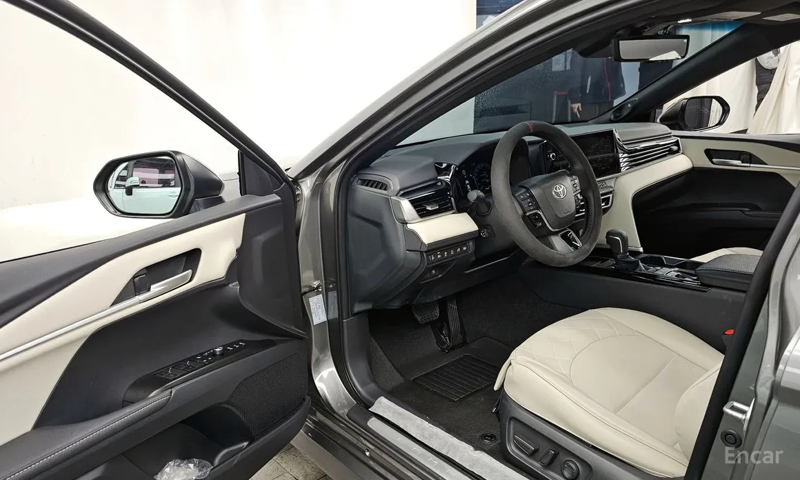 Фото 10 - Toyota Camry