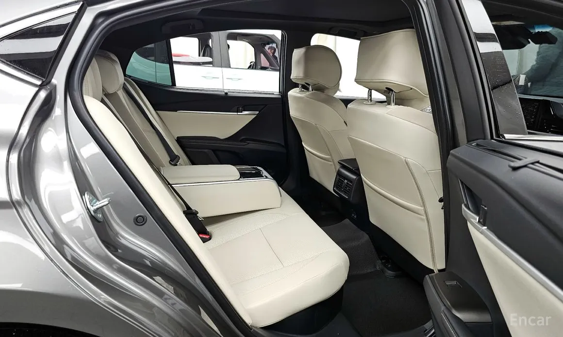 Фото 12 - Toyota Camry