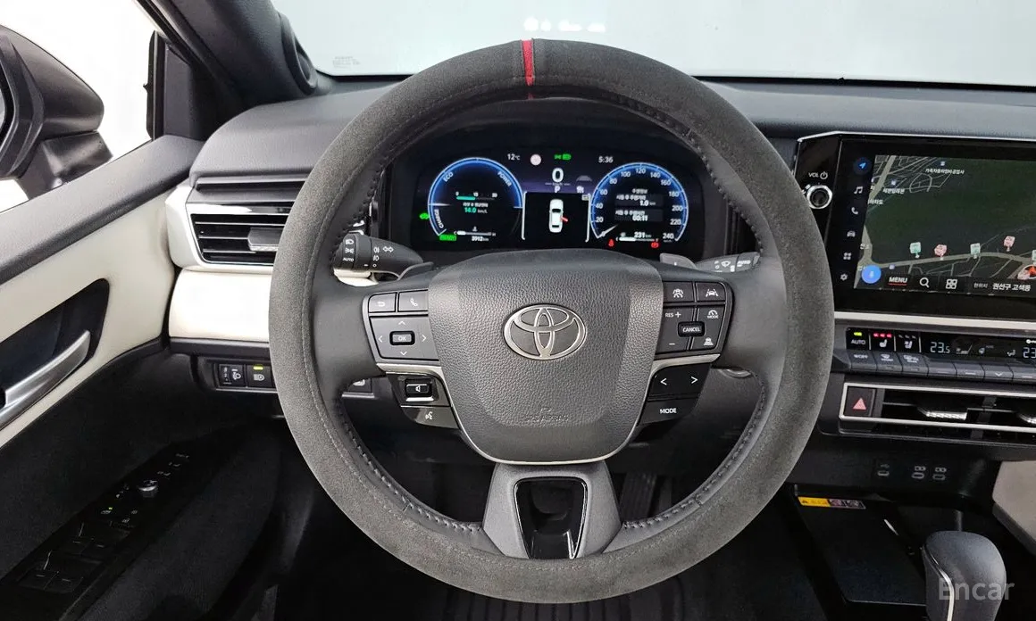 Фото 13 - Toyota Camry