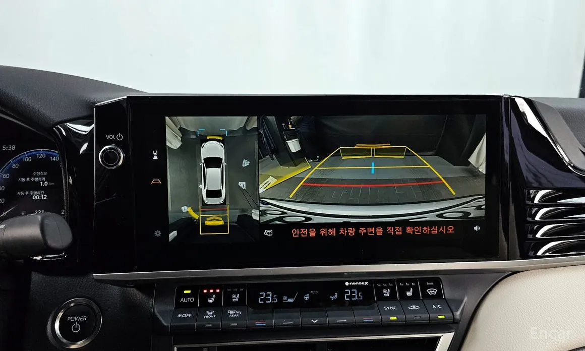 Фото 15 - Toyota Camry