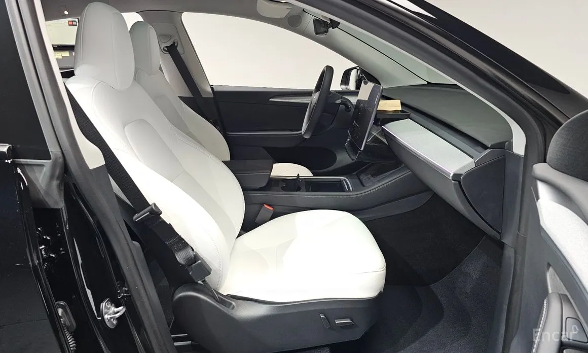 Photo 11 - Tesla Model Y