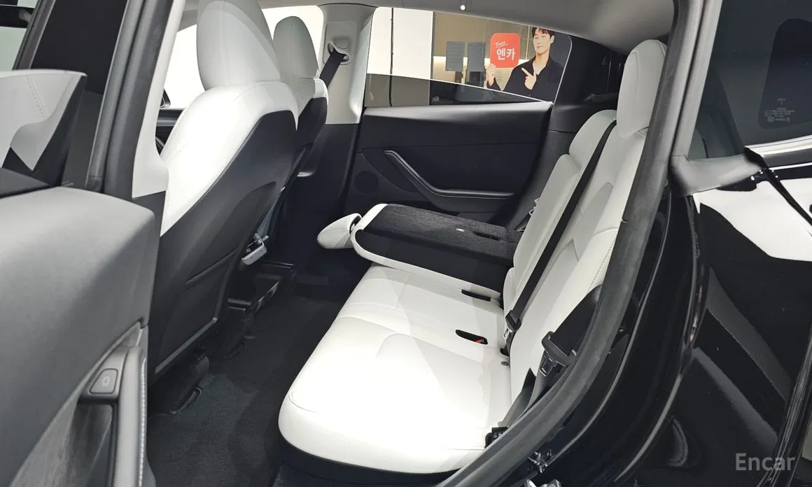 Photo 12 - Tesla Model Y