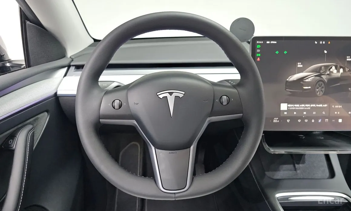 Photo 13 - Tesla Model Y