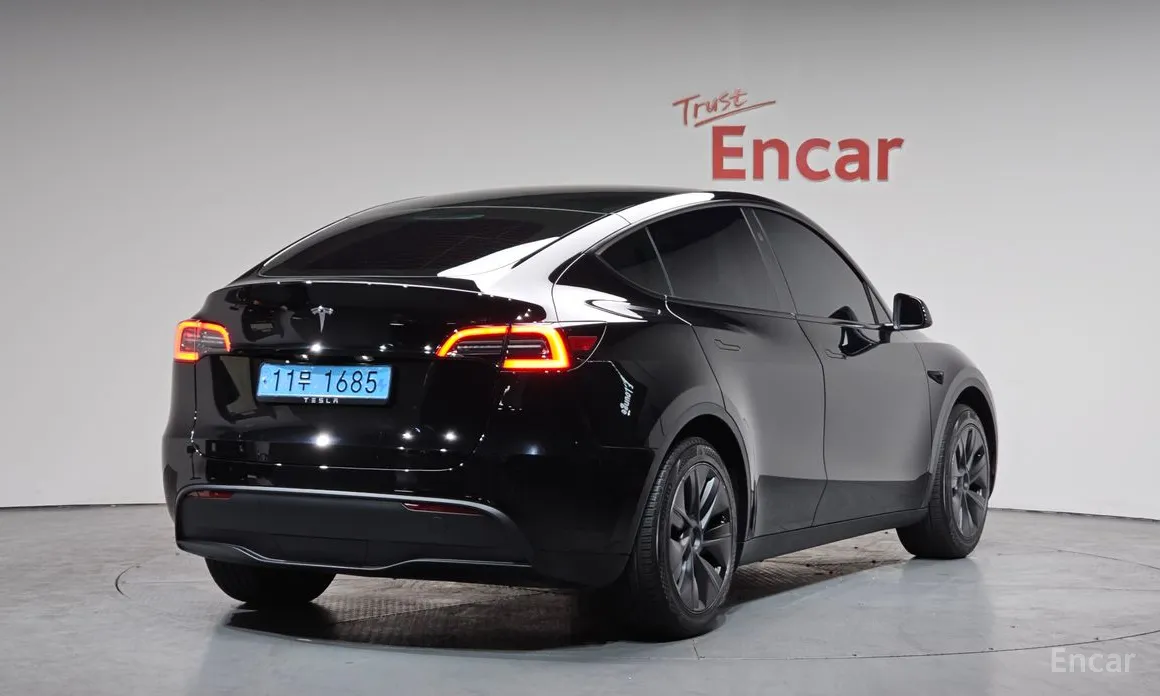 Photo 2 - Tesla Model Y