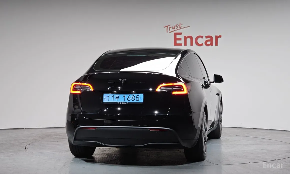 Photo 4 - Tesla Model Y