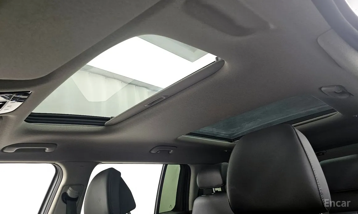 Photo 18 - Hyundai Santa Fe