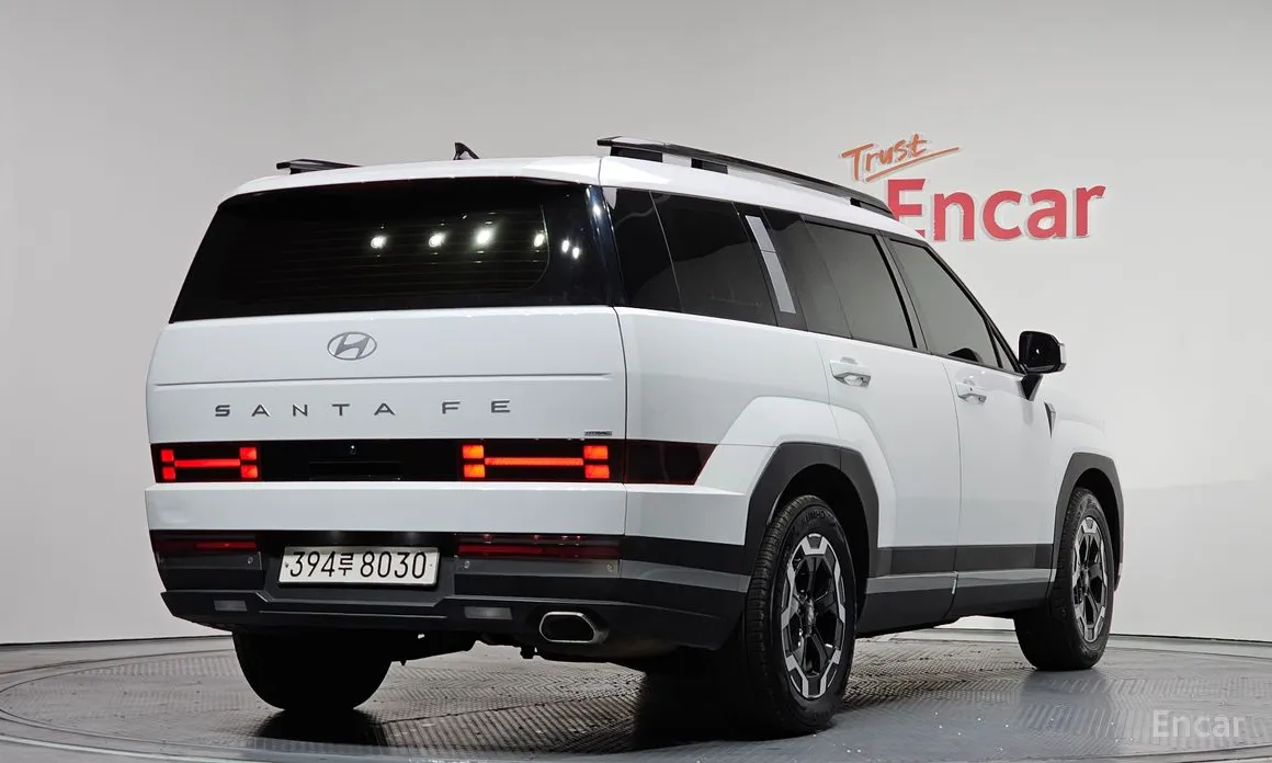 Photo 2 - Hyundai Santa Fe