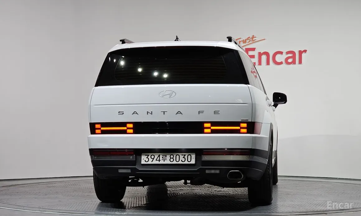 Photo 4 - Hyundai Santa Fe