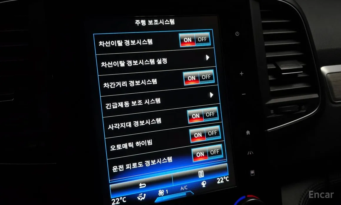 Photo 18 - Renault QM6