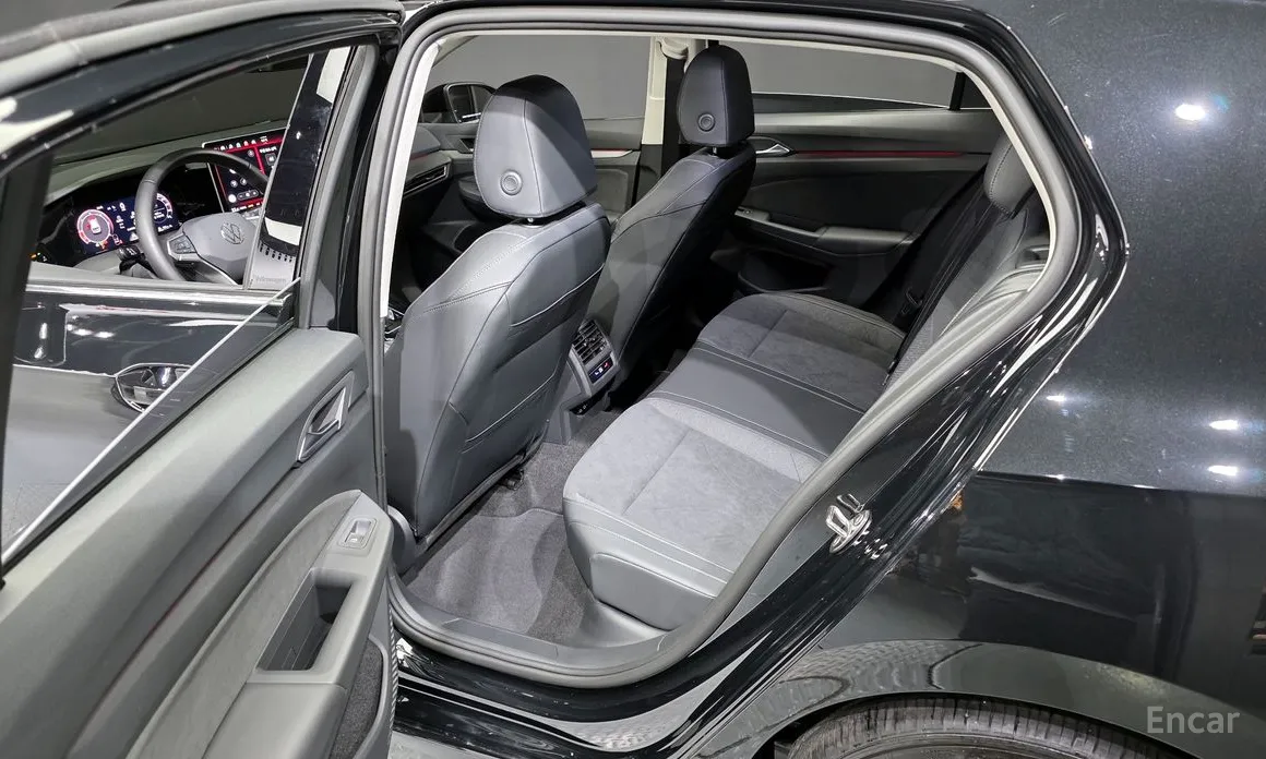 Photo 11 - Volkswagen Golf