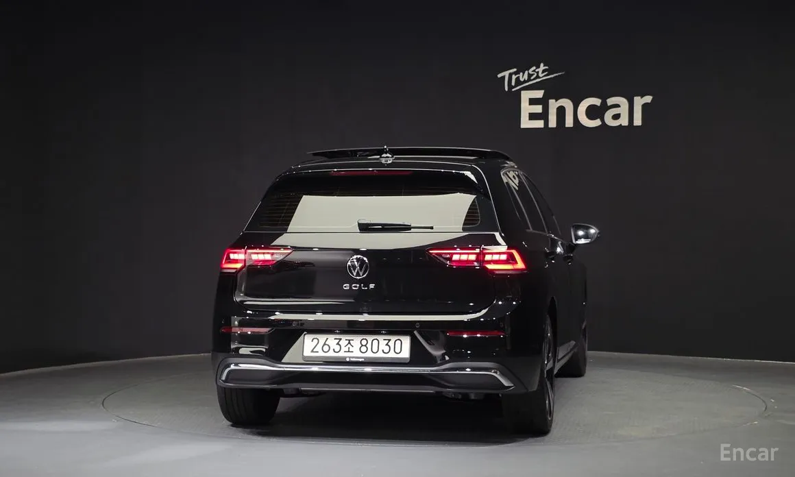 Photo 4 - Volkswagen Golf