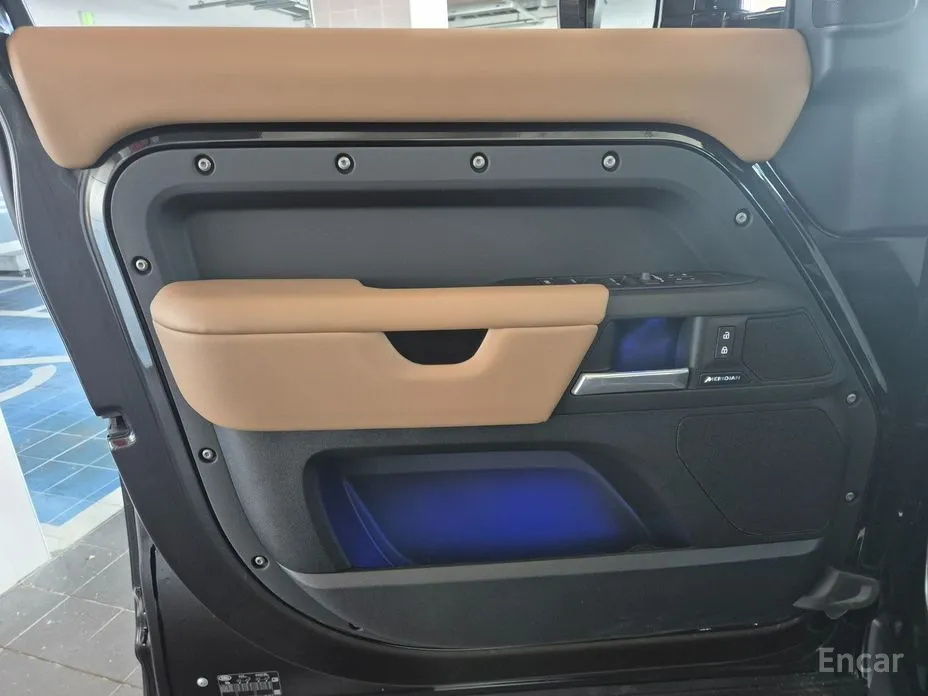 Фото 10 - Land Rover Defender