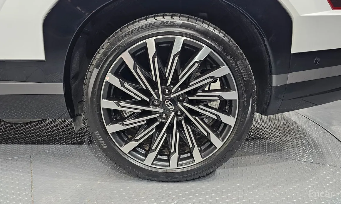 Photo 5 - Hyundai Santa Fe