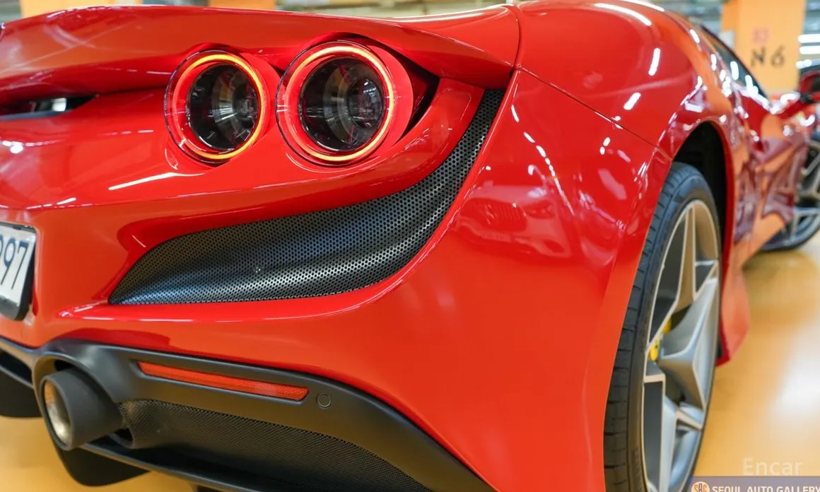 Фото 4 - Ferrari F8