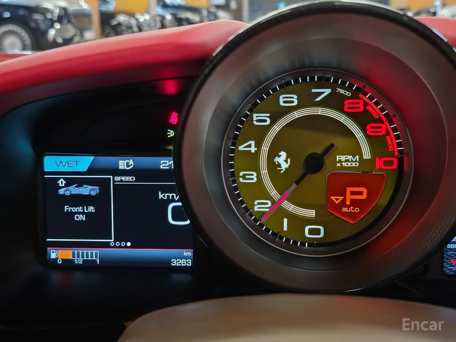 Фото 8 - Ferrari F8