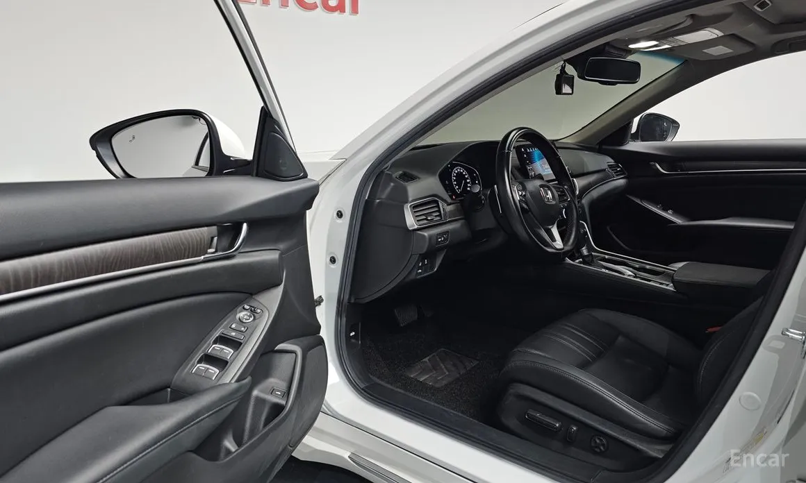 Фото 10 - Honda Accord