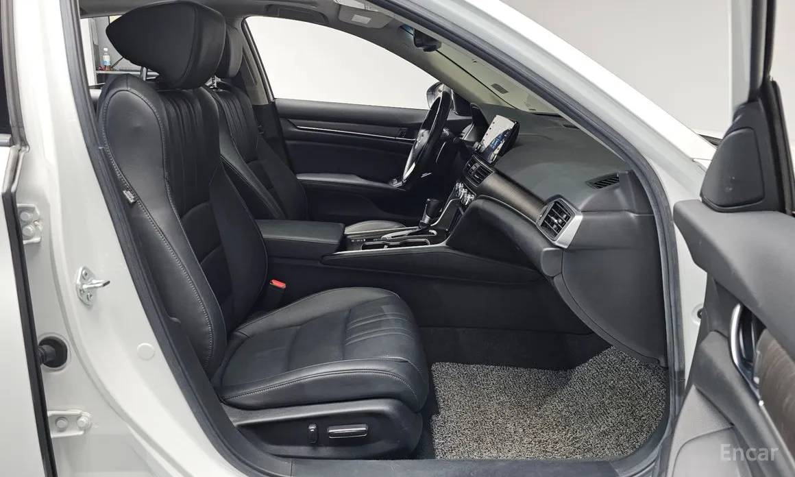 Фото 11 - Honda Accord