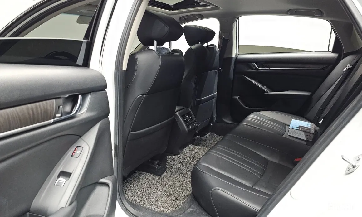 Фото 12 - Honda Accord