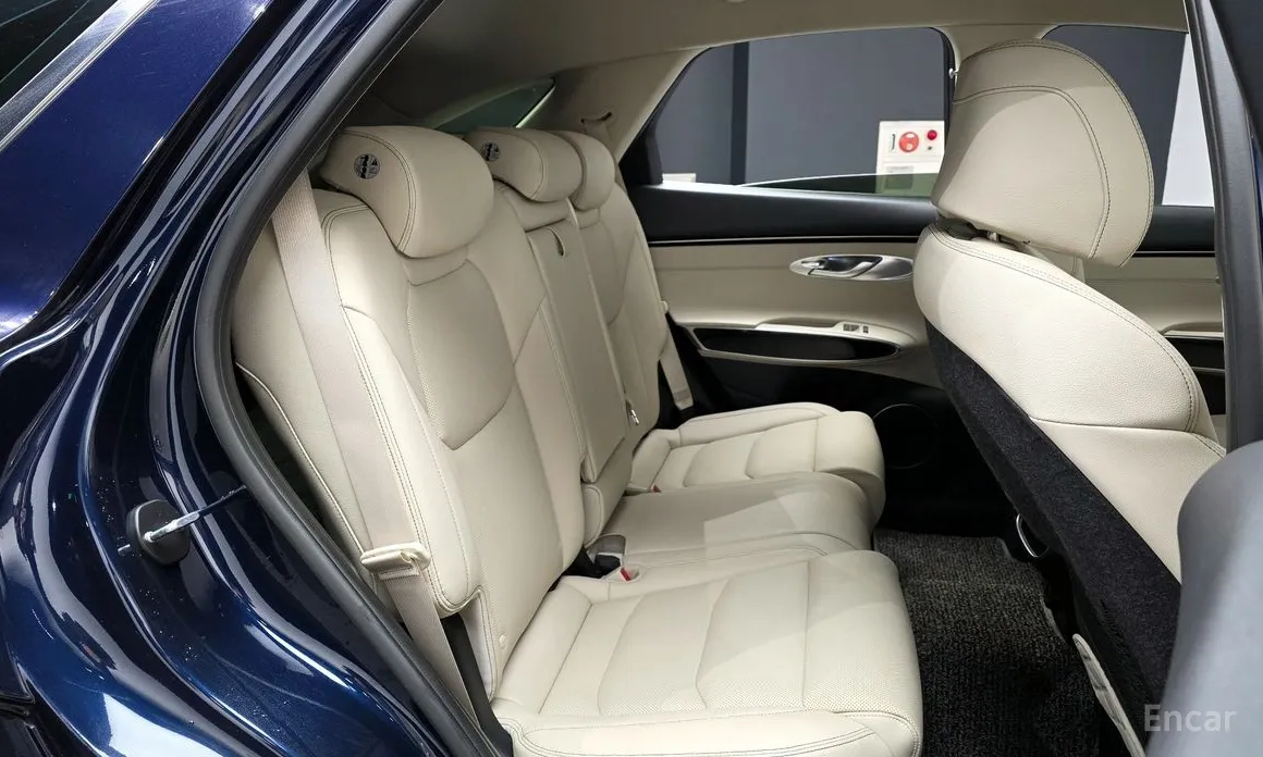 Фото 12 - Genesis GV70