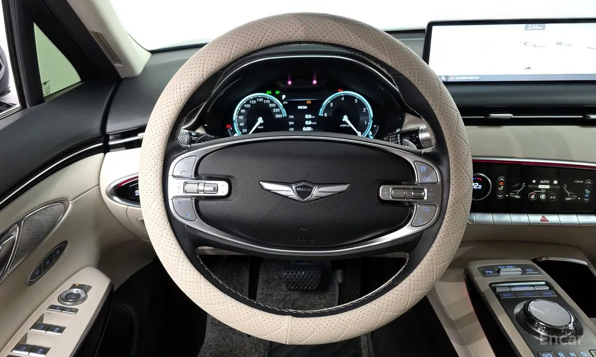Фото 13 - Genesis GV70