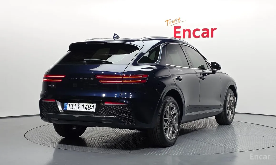 Фото 2 - Genesis GV70