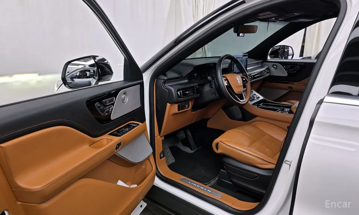 Фото 10 - Lincoln Aviator