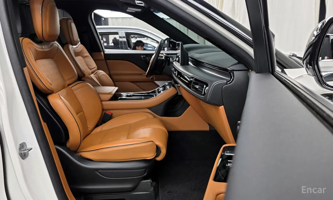 Фото 11 - Lincoln Aviator