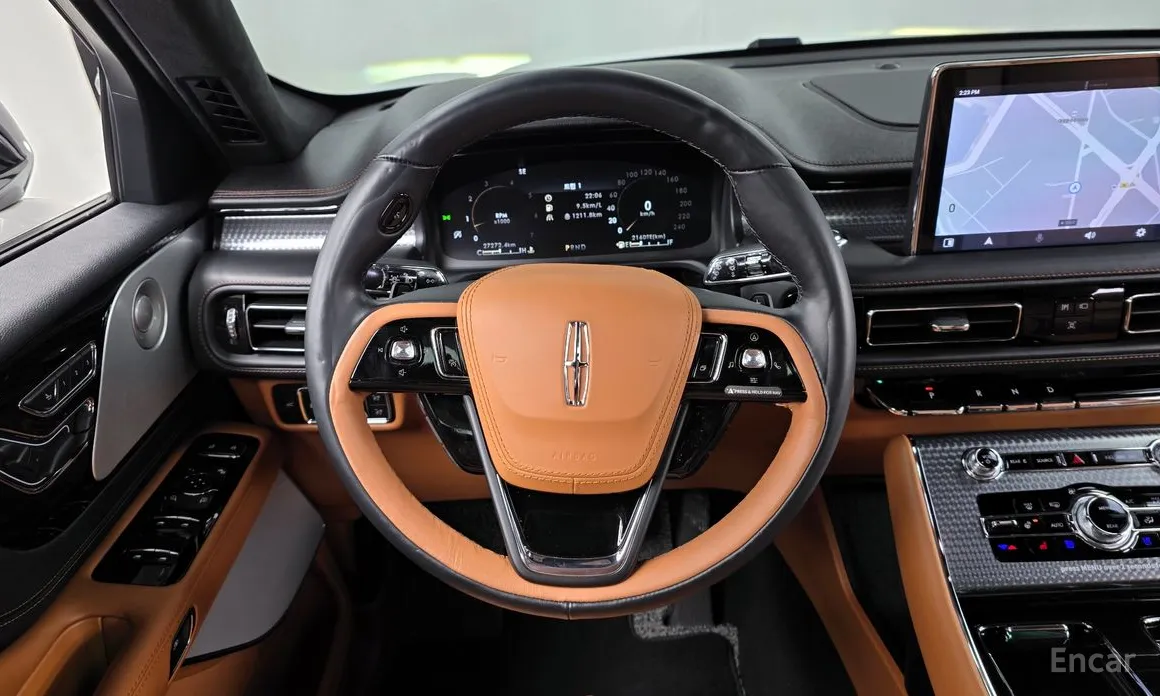 Фото 13 - Lincoln Aviator