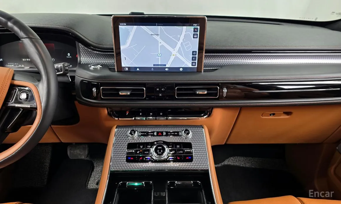 Фото 14 - Lincoln Aviator