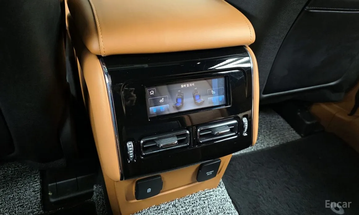 Фото 19 - Lincoln Aviator