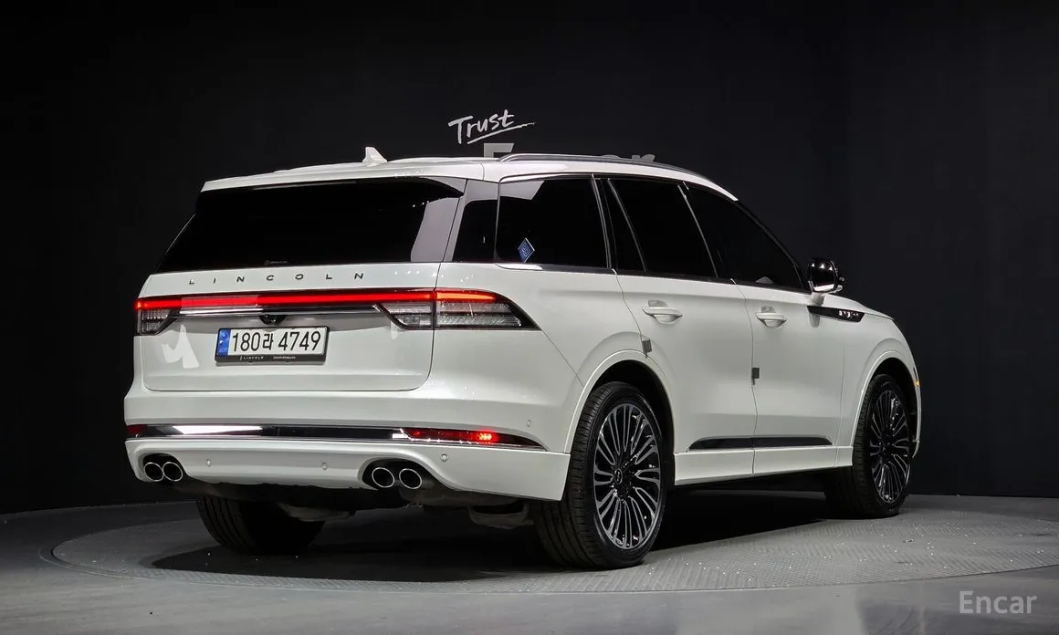 Фото 2 - Lincoln Aviator