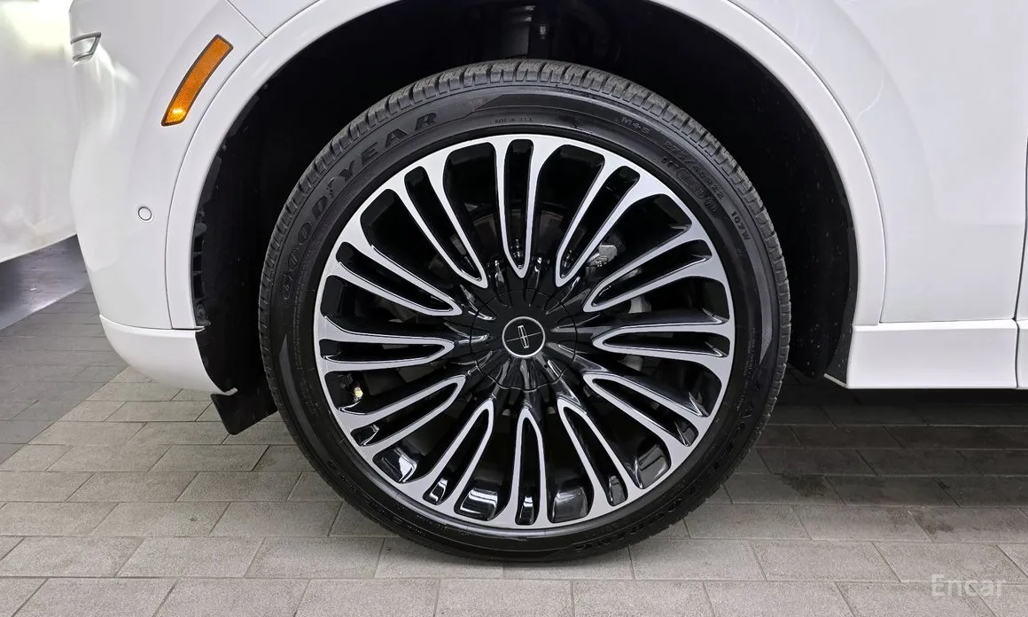 Фото 5 - Lincoln Aviator