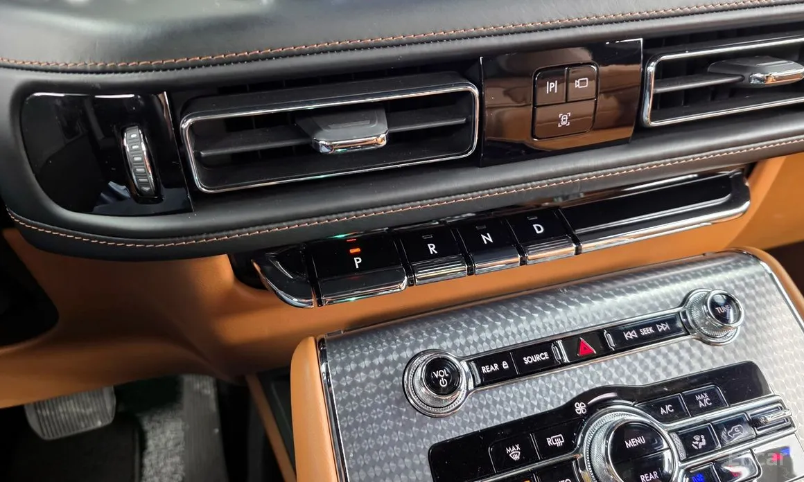 Фото 9 - Lincoln Aviator