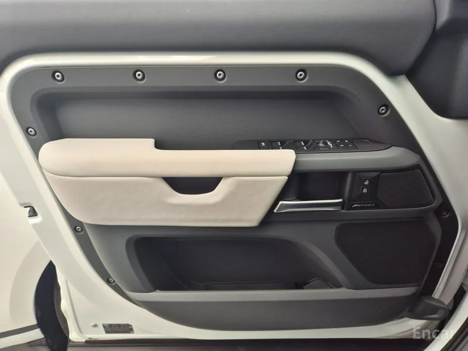 Фото 11 - Land Rover Defender