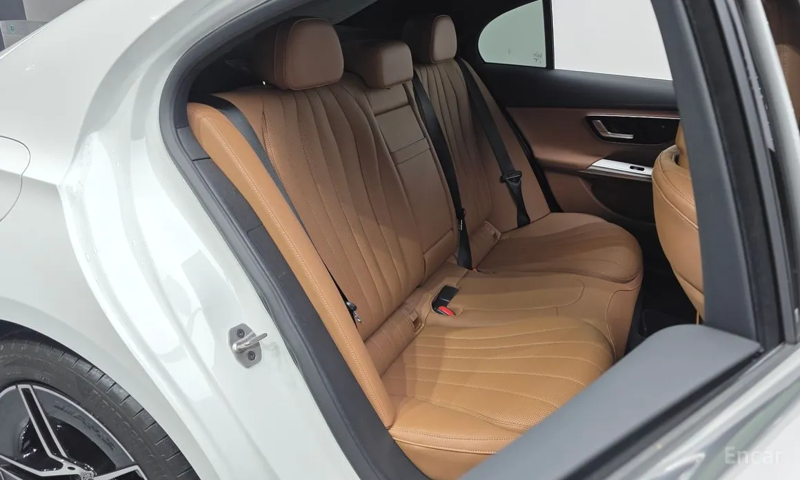 Фото 12 - Mercedes-Benz E-Class