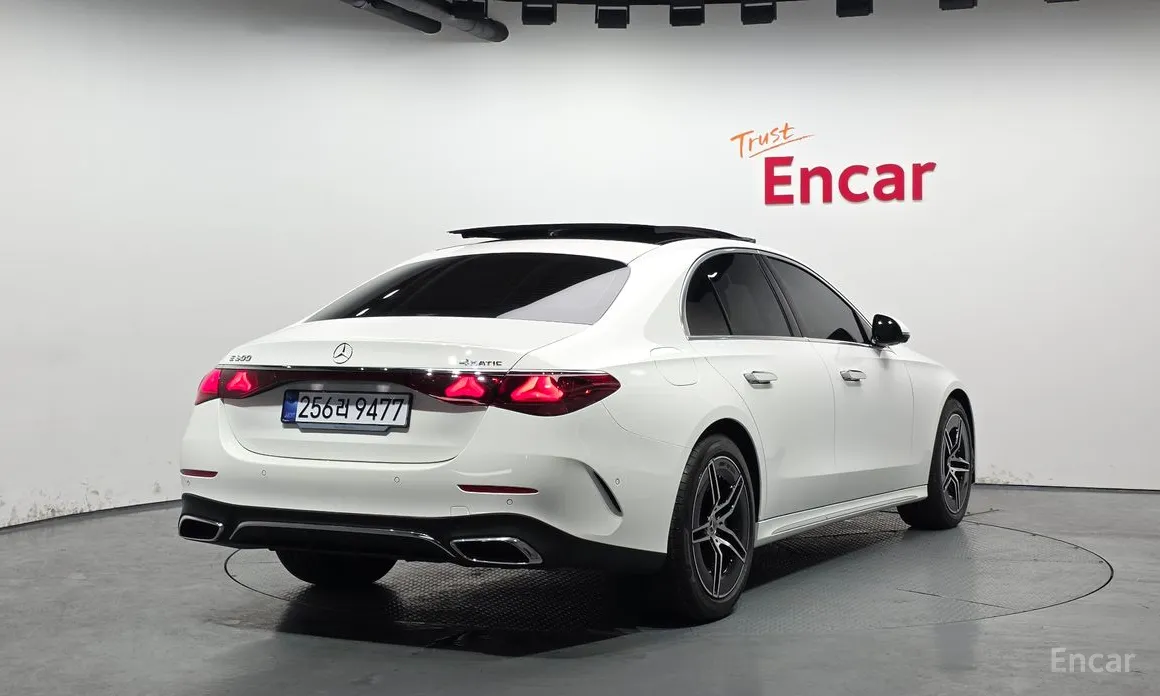 Фото 2 - Mercedes-Benz E-Class