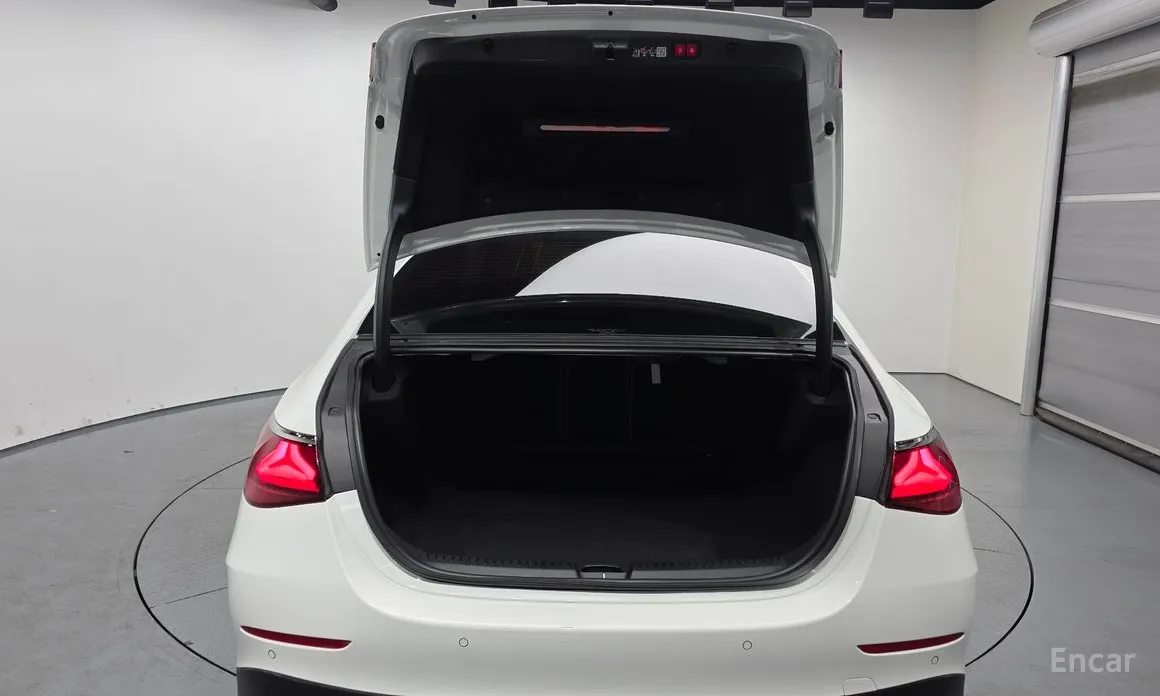 Фото 20 - Mercedes-Benz E-Class